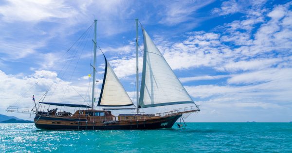 Luxury Yacht Angthong National Marine Park