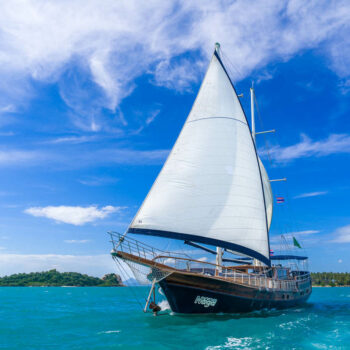 Luxury Yacht Islands Surrounding Koh Samui