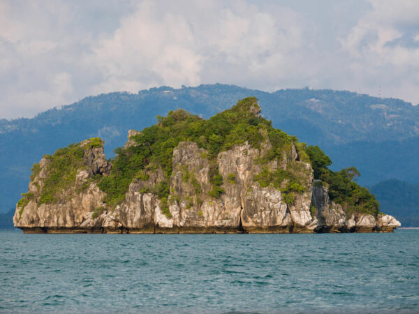 Luxury Yacht Islands Surrounding Koh Samui - Image 7