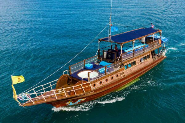 Island Hopping Snorkelling Private Charter Blue Yacht