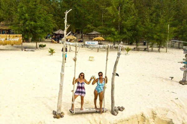 Koh Rap and Koh Taen Snorkeling Yacht Tour
