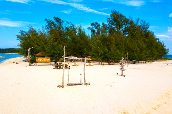 Koh Rap and Koh Taen Snorkeling Yacht Tour - Image 8
