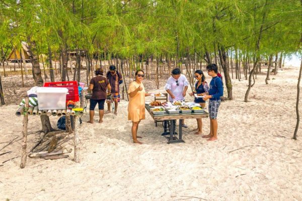 Koh Rap and Koh Taen Snorkeling Yacht Tour - Image 12