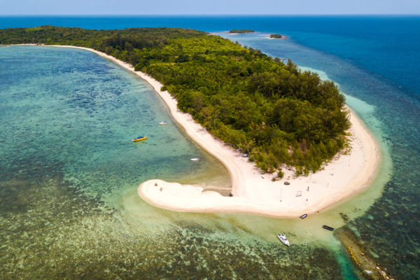 Koh Rap and Koh Taen Snorkeling Yacht Tour - Image 11