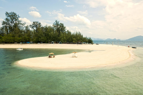 Koh Rap and Koh Taen Snorkeling Yacht Tour - Image 9
