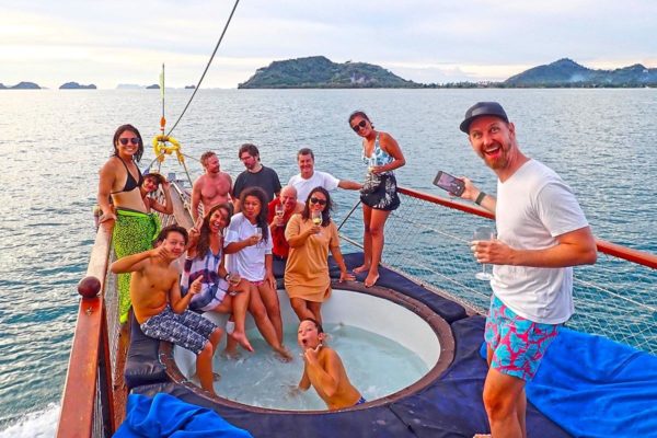 Koh Rap and Koh Taen Snorkeling Yacht Tour - Image 7
