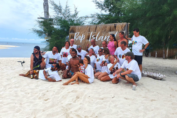 Koh Rap and Koh Taen Snorkeling Yacht Tour - Image 2
