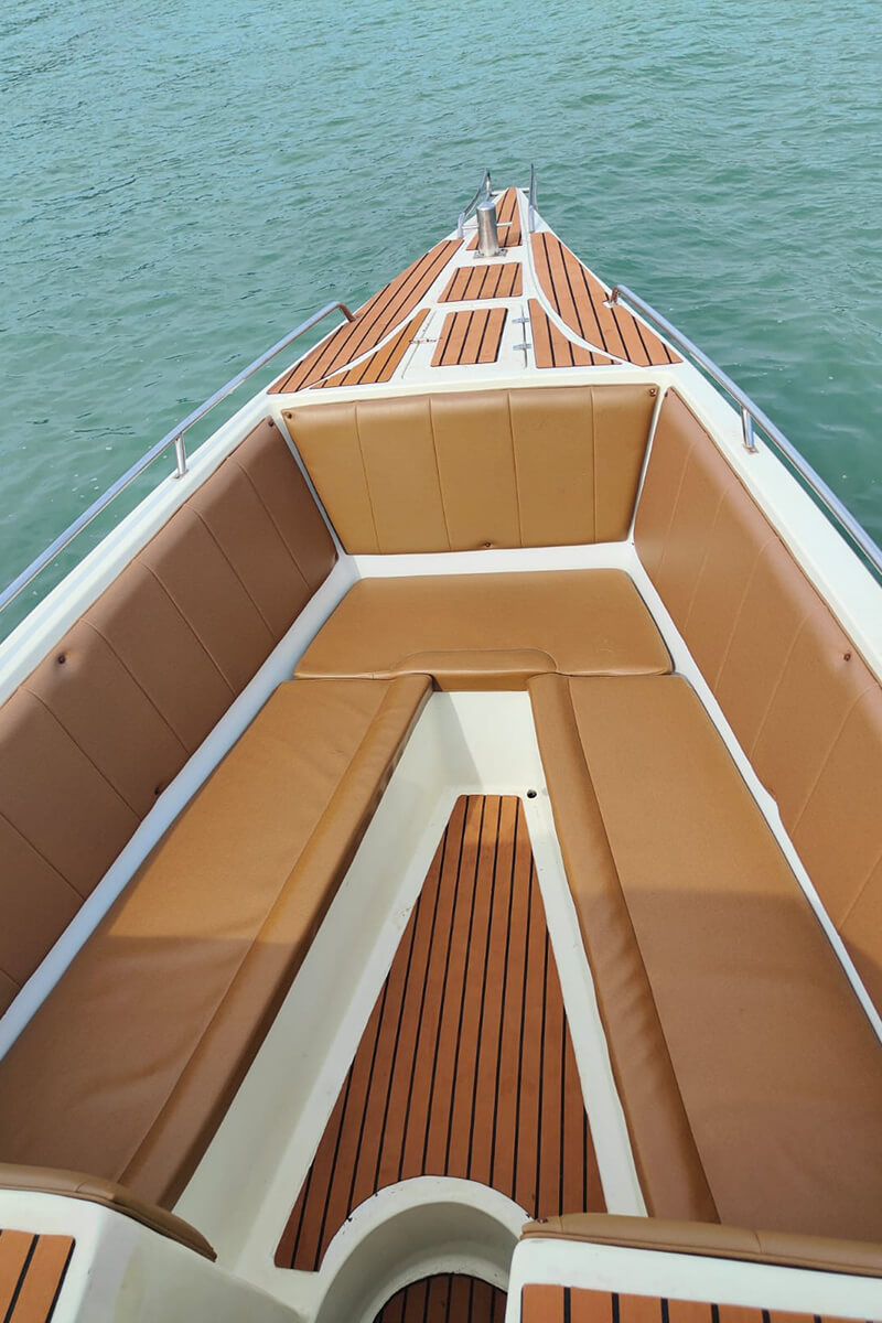Luxury Private Triple-Engine Speedboat - Image 5