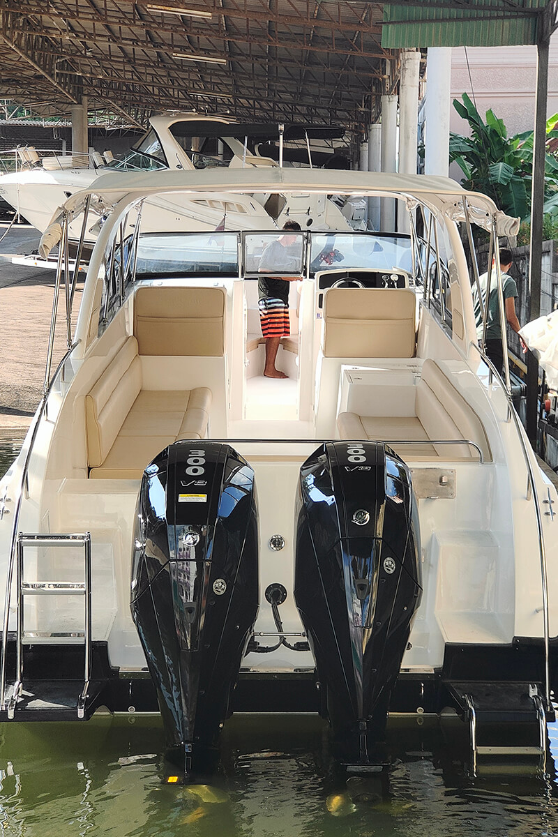 Luxury Private Twin-Engine Speedboat - Image 10