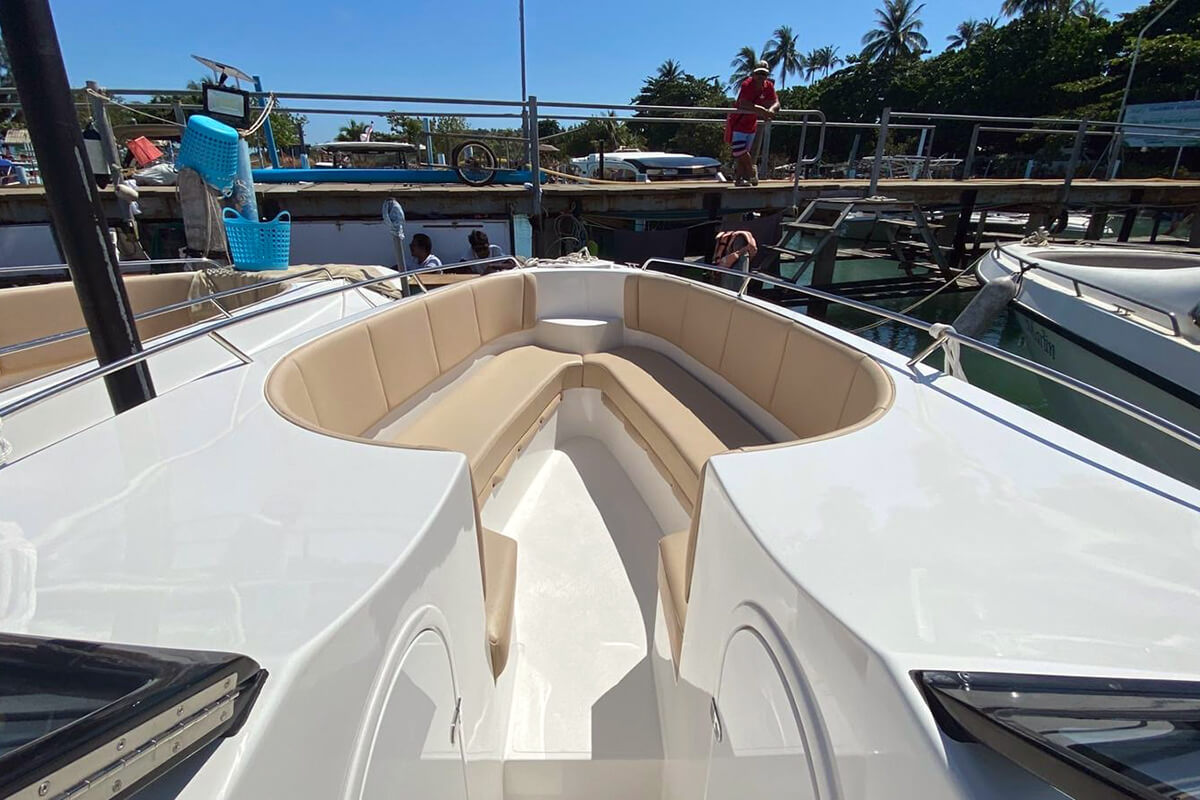 Luxury Private Twin-Engine Speedboat - Image 8