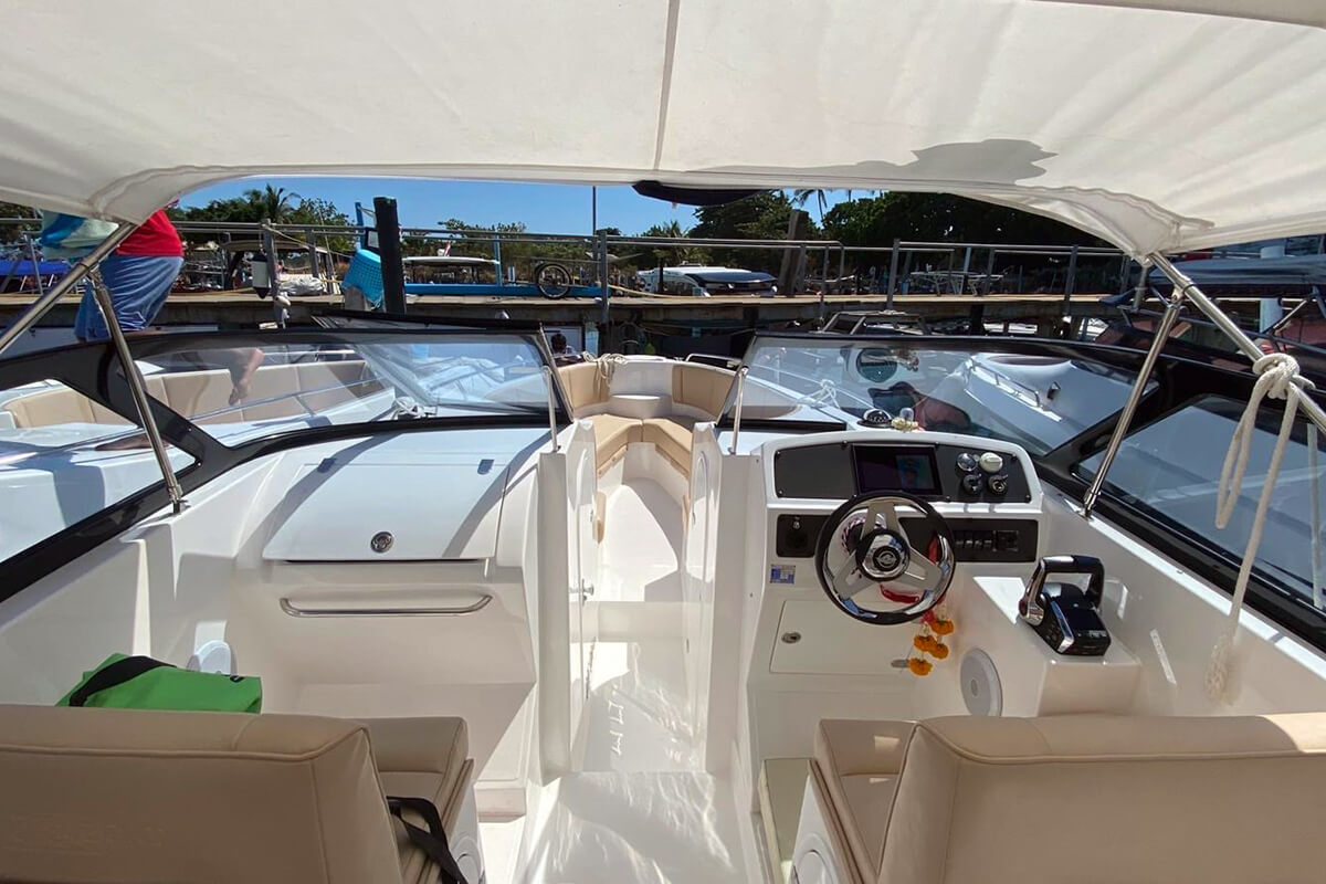 Luxury Private Twin-Engine Speedboat - Image 9