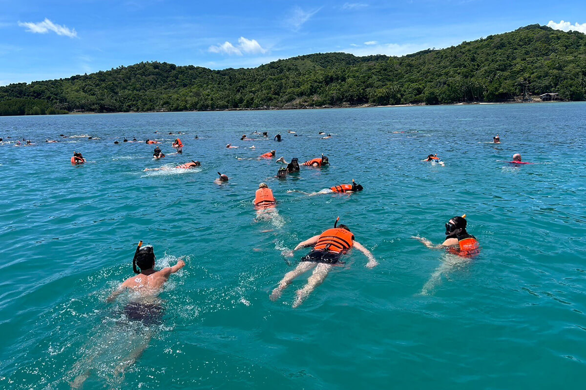 Pig Island & Koh Taen Speedboat Tour - Image 2