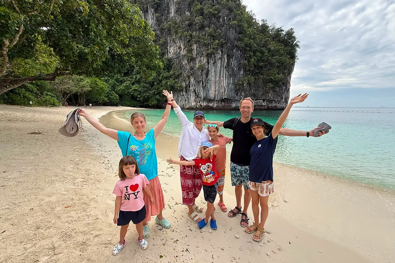 VIP Hidden James Bond and Hong Island Speedboat Tour - Image 17